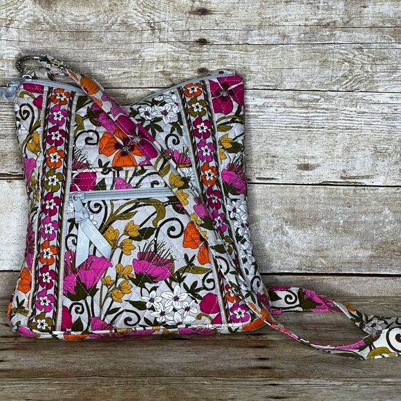 VERA BRADLEY TEA GARDEN QUILTED EVERYDAY COTTON CROSSBODY HIPSTER GRAY FLORAL - Picture 3 of 6